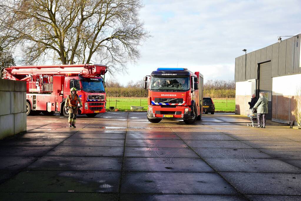 Kortsluiting in oude koelkast van bedrijf