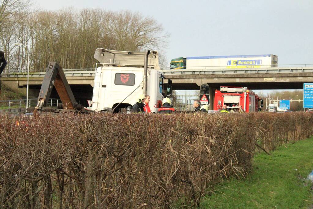 Brandweer ingezet voor vrachtwagen met vastgelopen remmen