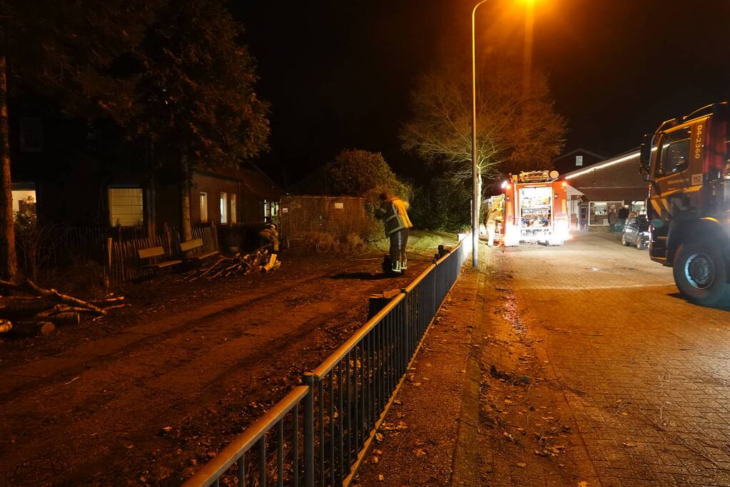 Veel vonken bij schoorsteenbrand