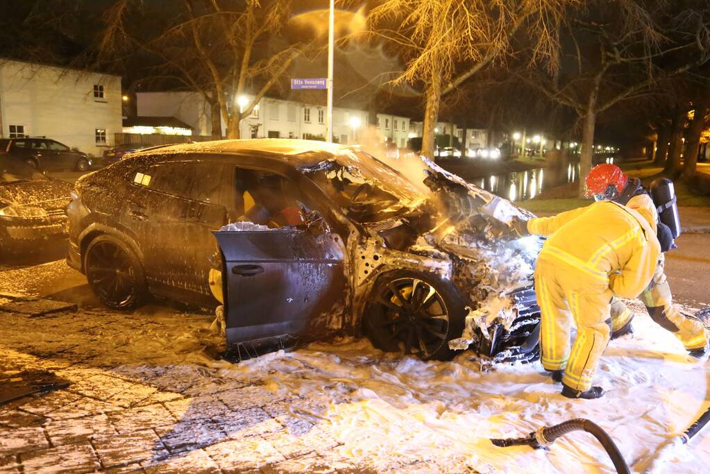 Peperdure Lamborghini Urus verwoest door brand