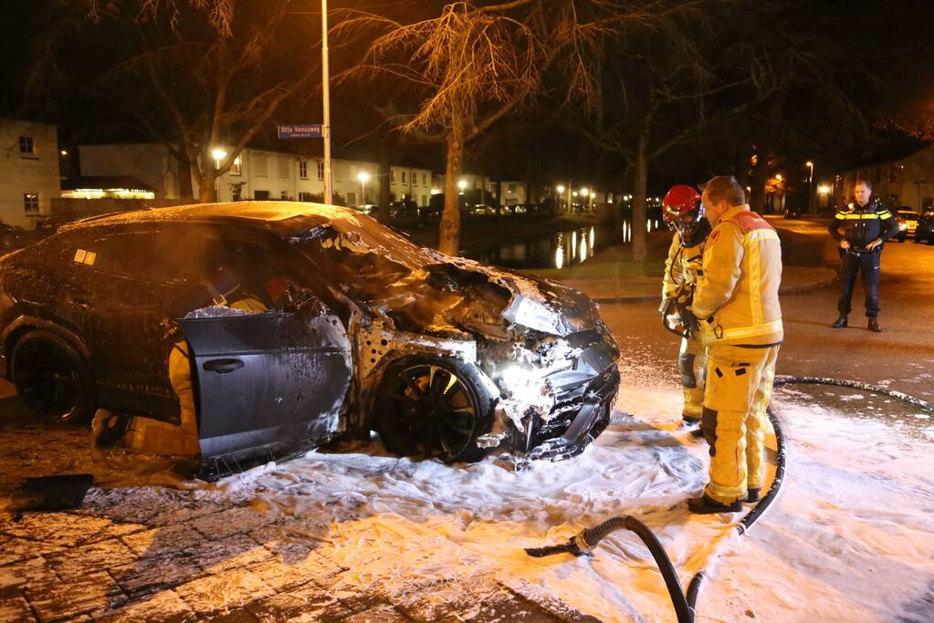Peperdure Lamborghini Urus verwoest door brand