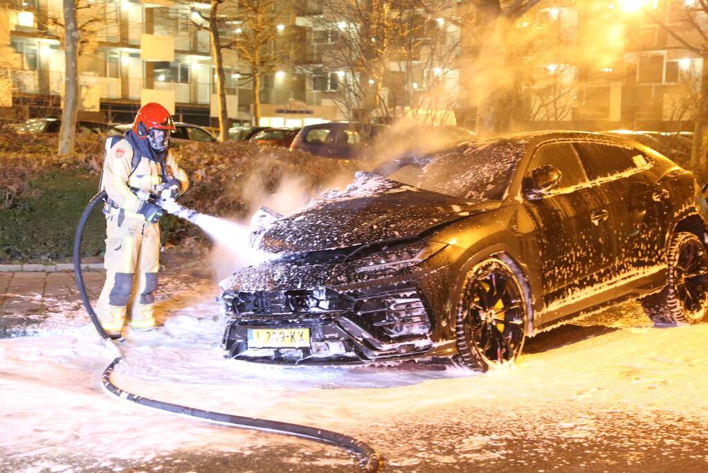Peperdure Lamborghini Urus verwoest door brand