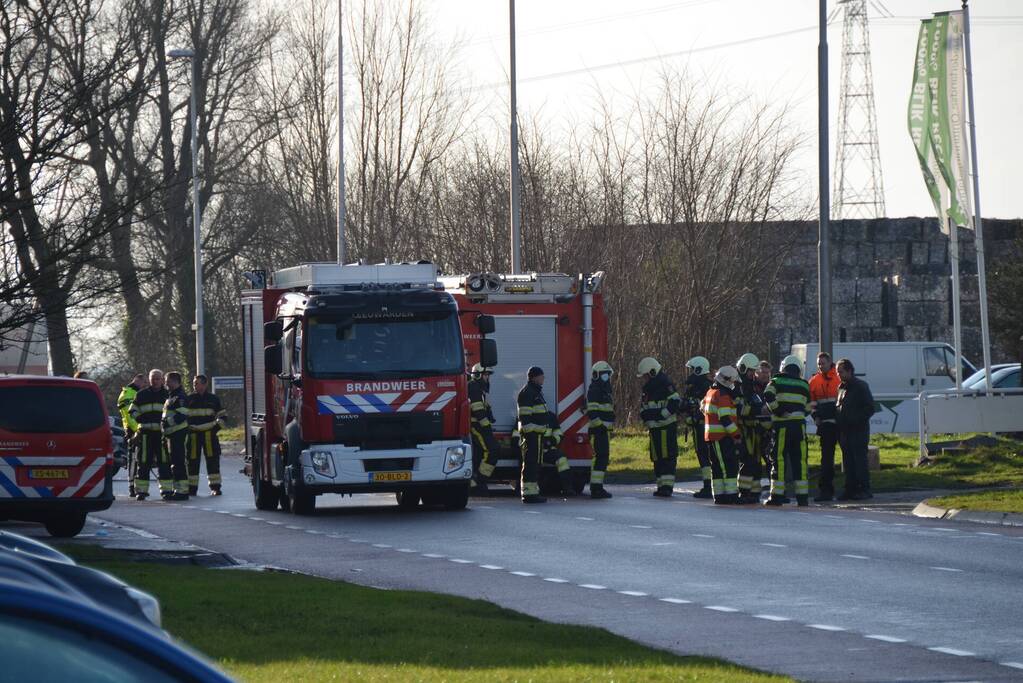 Straat afgezet na gaslekkage in bedrijfspand