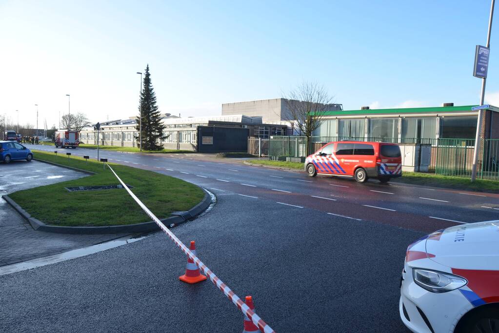 Straat afgezet na gaslekkage in bedrijfspand