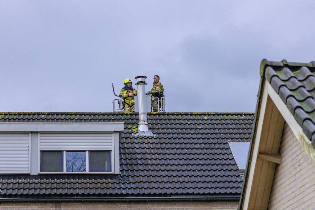 Schoorsteenbrand trekt veel bekijks van omwonenden