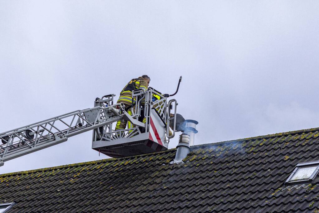 Schoorsteenbrand trekt veel bekijks van omwonenden