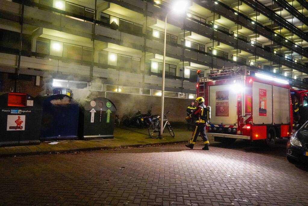 Veel rookontwikkeling door brandende container