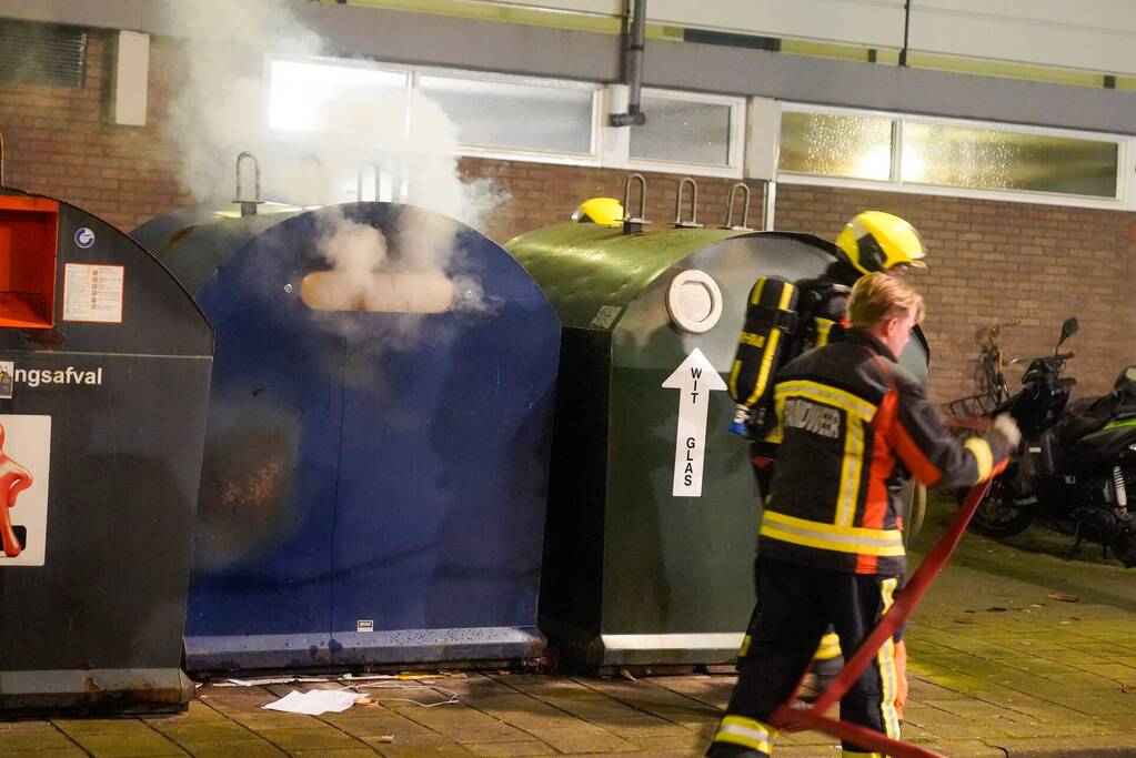 Veel rookontwikkeling door brandende container