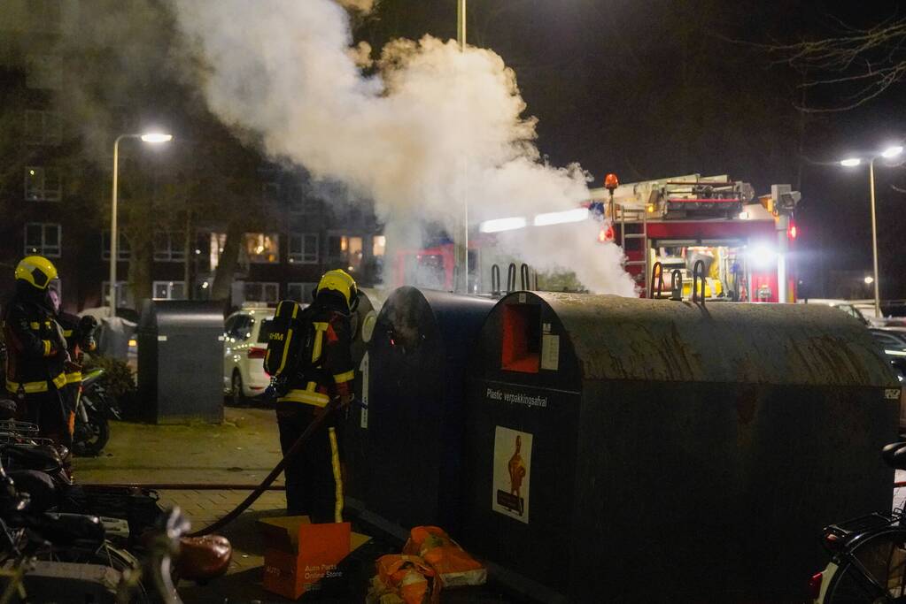 Veel rookontwikkeling door brandende container