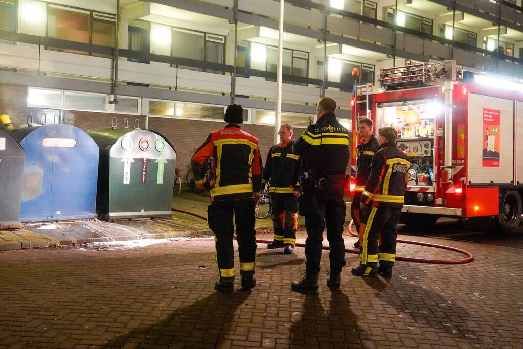 Veel rookontwikkeling door brandende container
