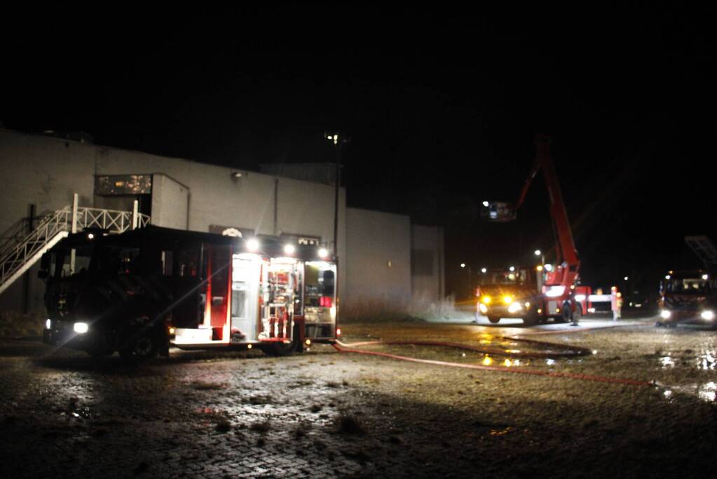 Veel rookontwikkeling bij brand in voormalige discotheek