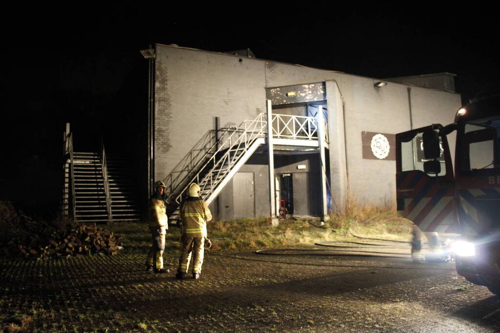 Veel rookontwikkeling bij brand in voormalige discotheek