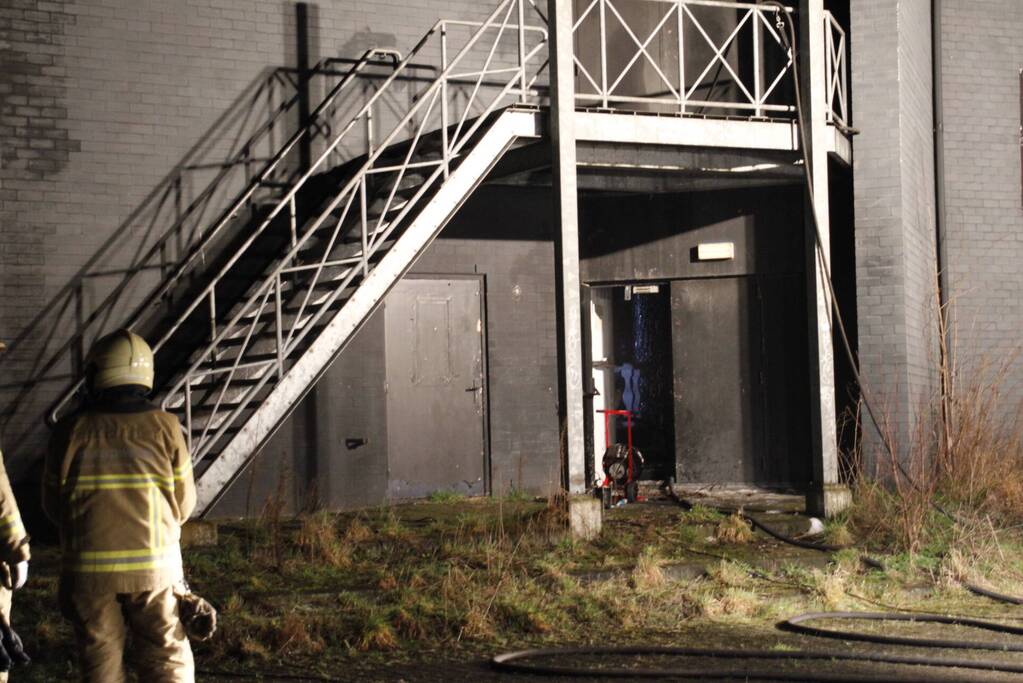 Veel rookontwikkeling bij brand in voormalige discotheek