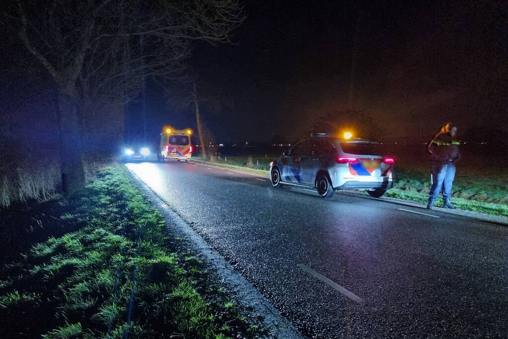 Bestelbus rijdt door na aanrijding met fietser