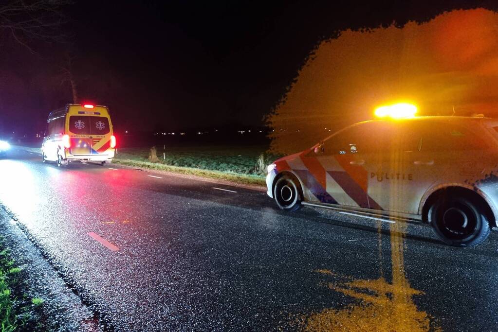 Bestelbus rijdt door na aanrijding met fietser