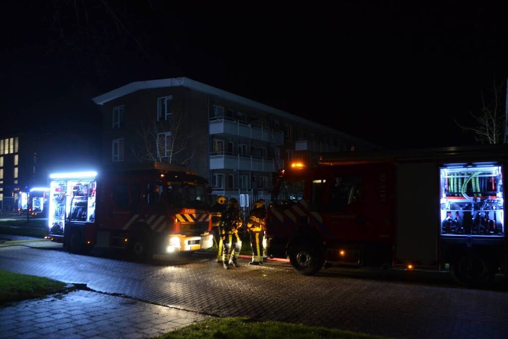 Grote brand in kelder van flatgebouw