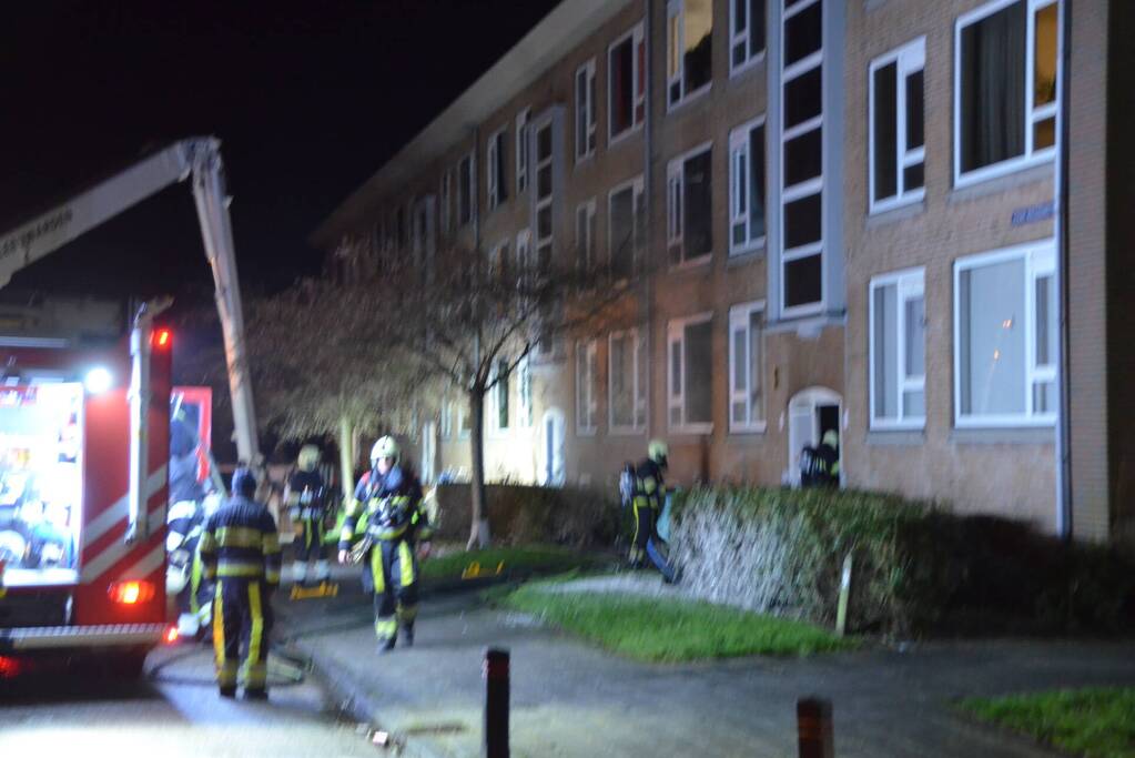 Grote brand in kelder van flatgebouw