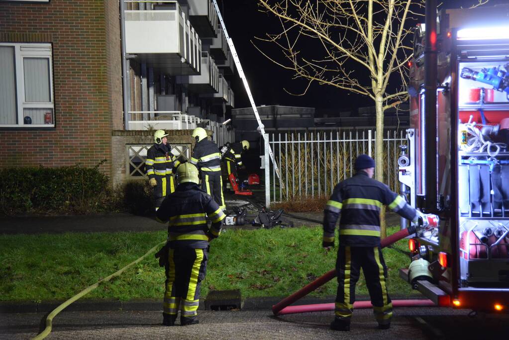 Grote brand in kelder van flatgebouw