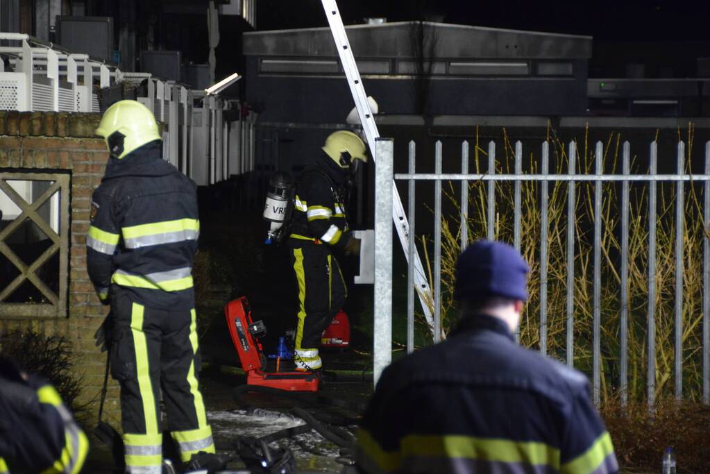 Grote brand in kelder van flatgebouw