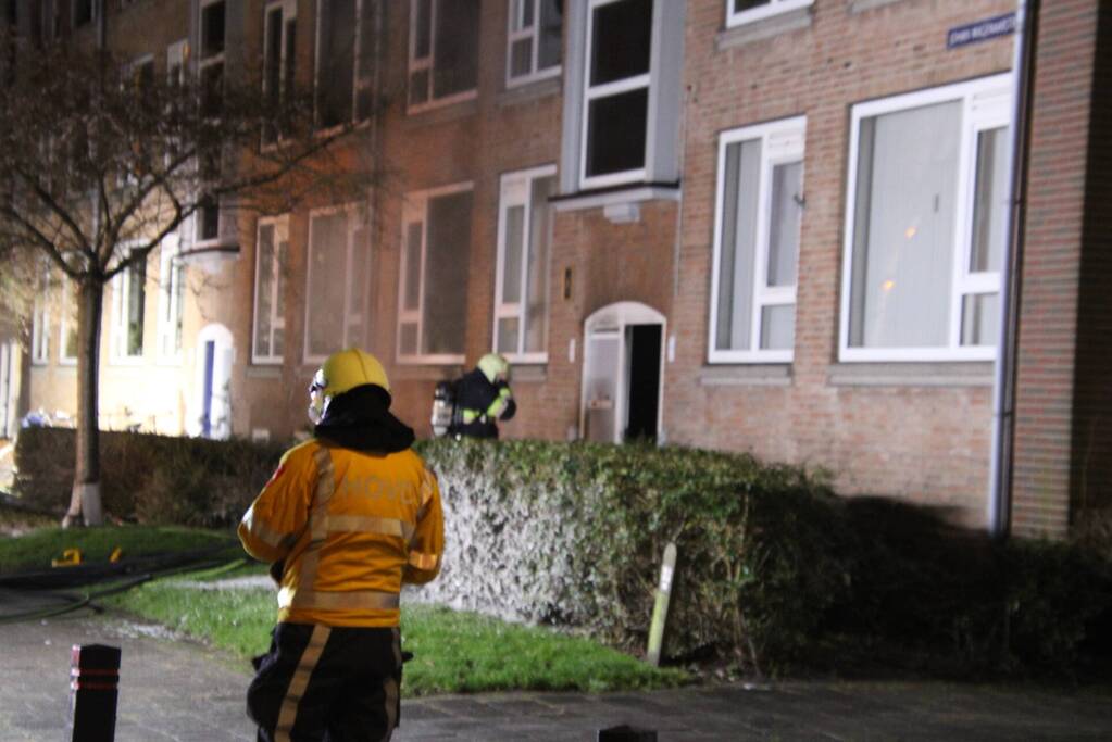 Grote brand in kelder van flatgebouw
