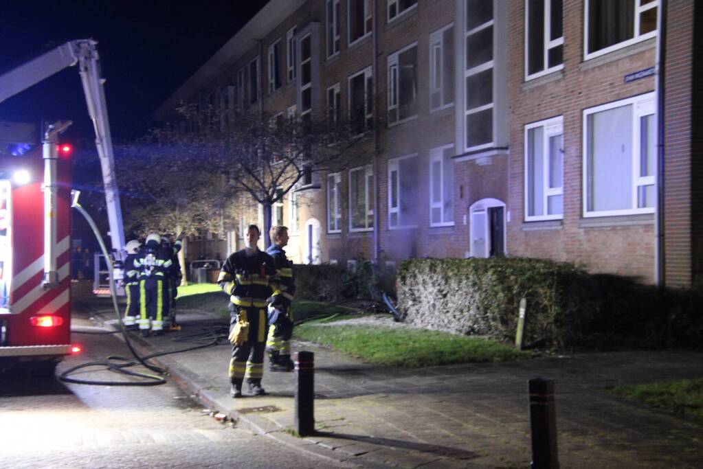 Grote brand in kelder van flatgebouw