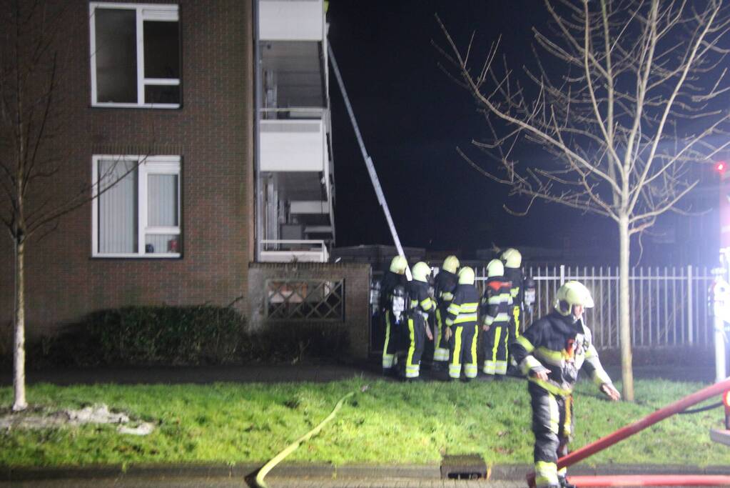 Grote brand in kelder van flatgebouw