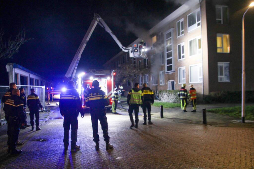 Grote brand in kelder van flatgebouw