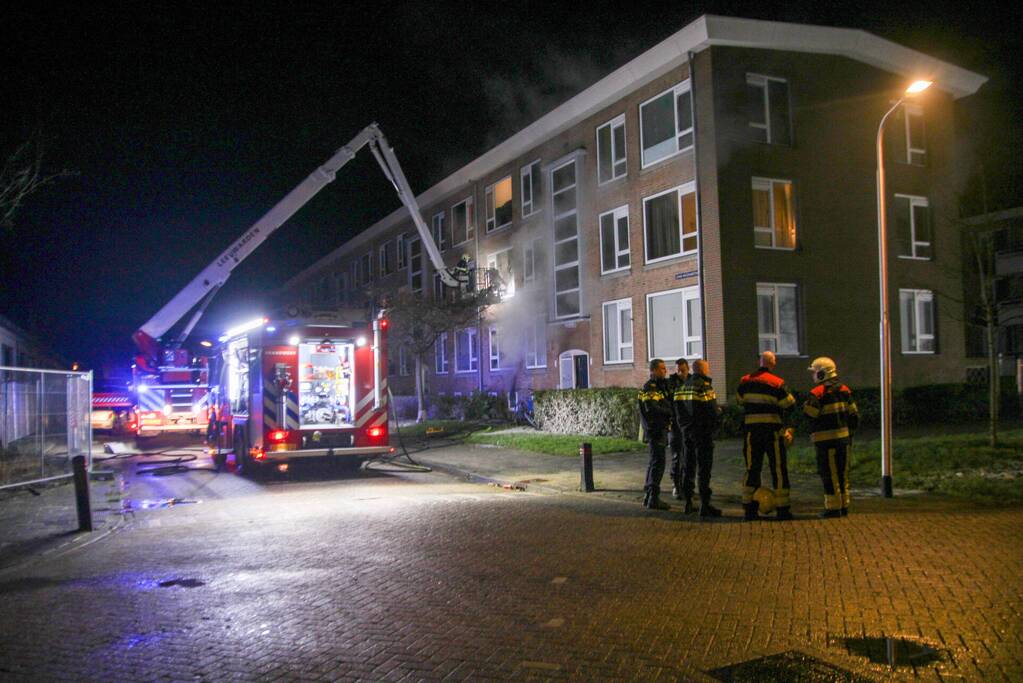 Grote brand in kelder van flatgebouw
