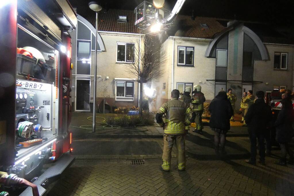 Lastige brand in spouwmuur