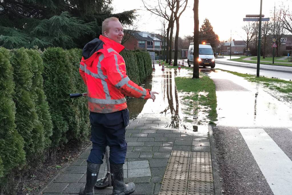 Wederom straat blank door gesprongen waterleiding
