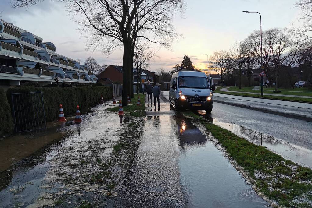Wederom straat blank door gesprongen waterleiding