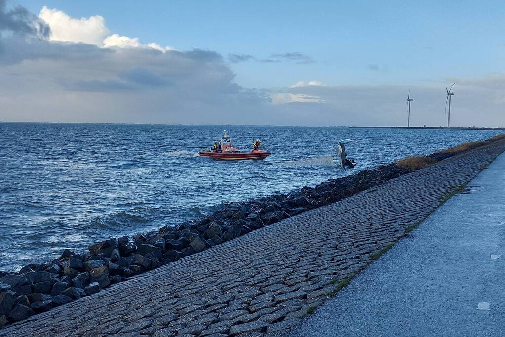 Opvarenden catamaran gered van dijk