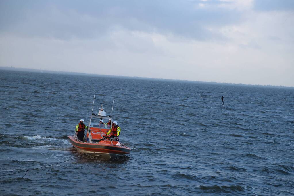 Opvarenden catamaran gered van dijk