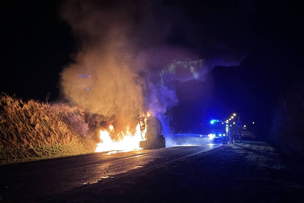 Tankwagen in brand na ernstig ongeval