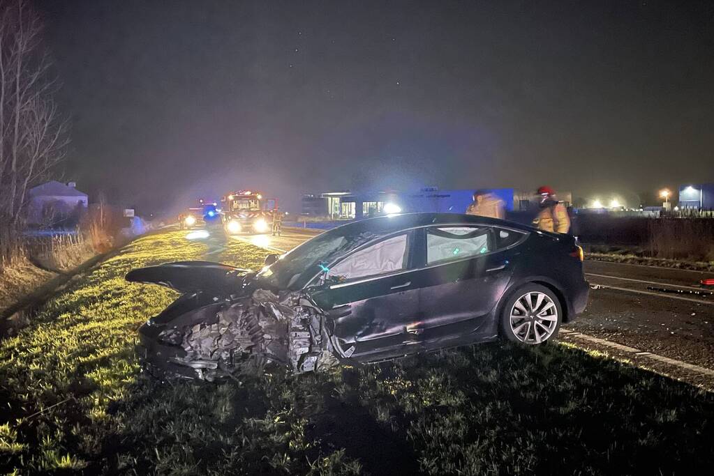 Tankwagen in brand na ernstig ongeval