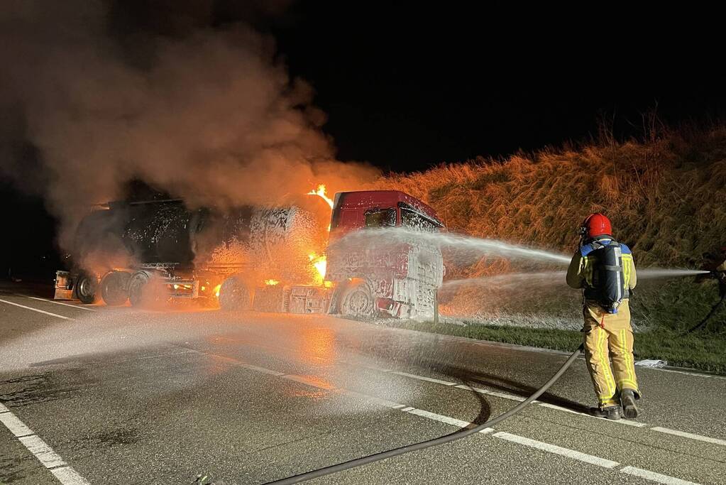 Tankwagen in brand na ernstig ongeval