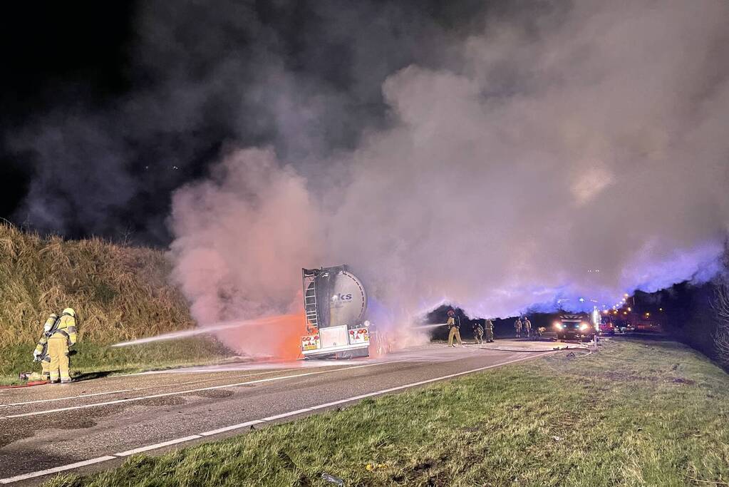 Tankwagen in brand na ernstig ongeval