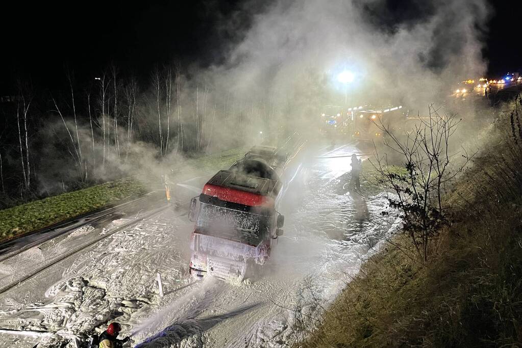 Tankwagen in brand na ernstig ongeval