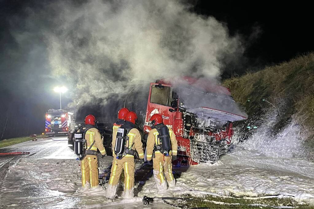 Tankwagen in brand na ernstig ongeval
