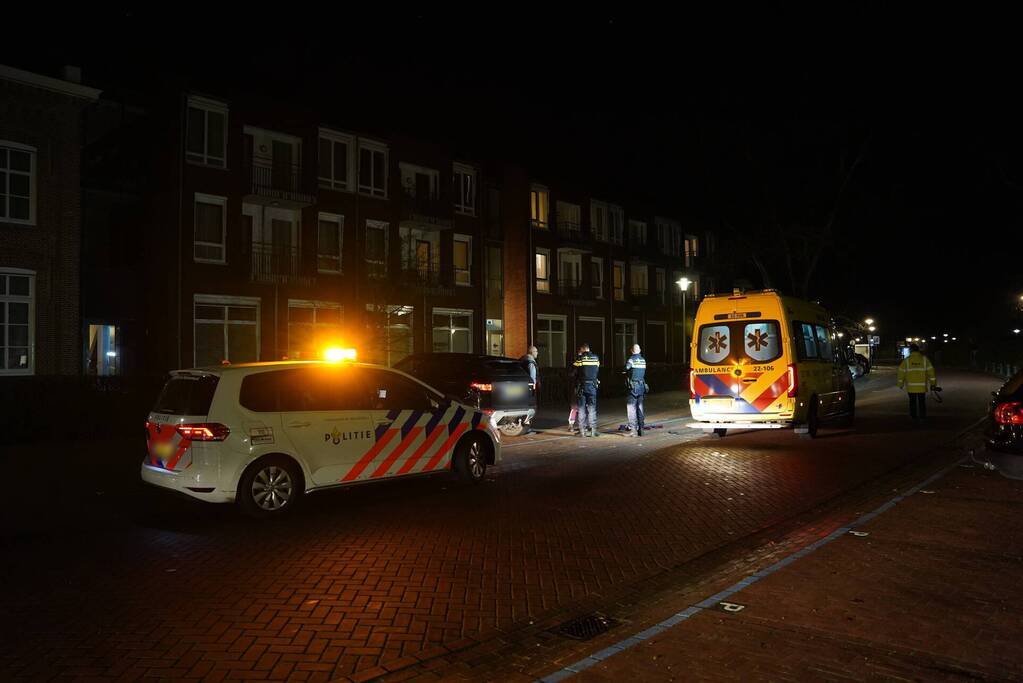 Automobilist ziet scooterrijder over het hoofd tijdens parkeren