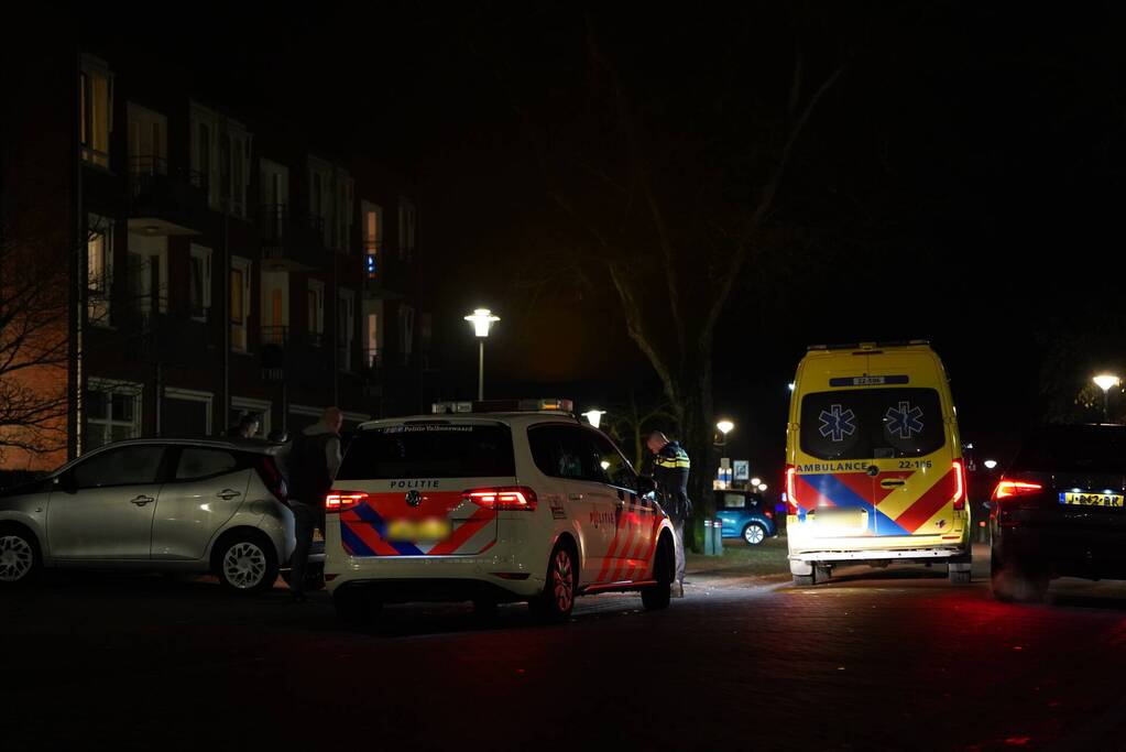 Automobilist ziet scooterrijder over het hoofd tijdens parkeren