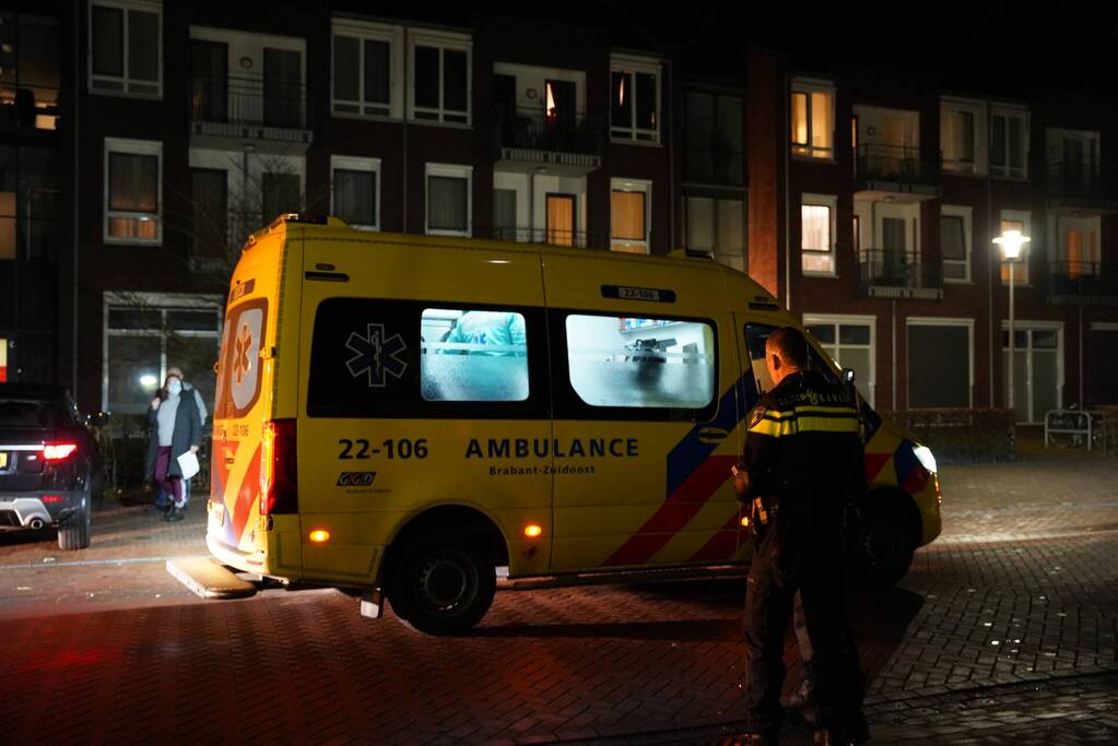 Automobilist ziet scooterrijder over het hoofd tijdens parkeren