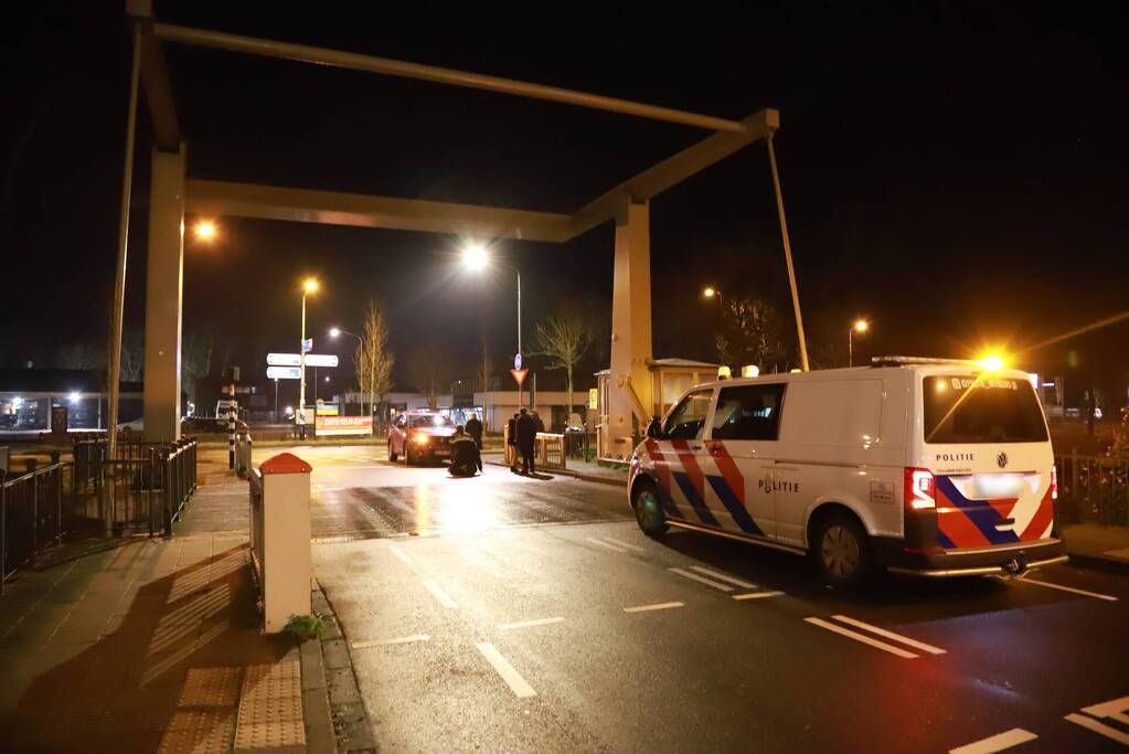 Persoon met scooter onderuit door gladheid