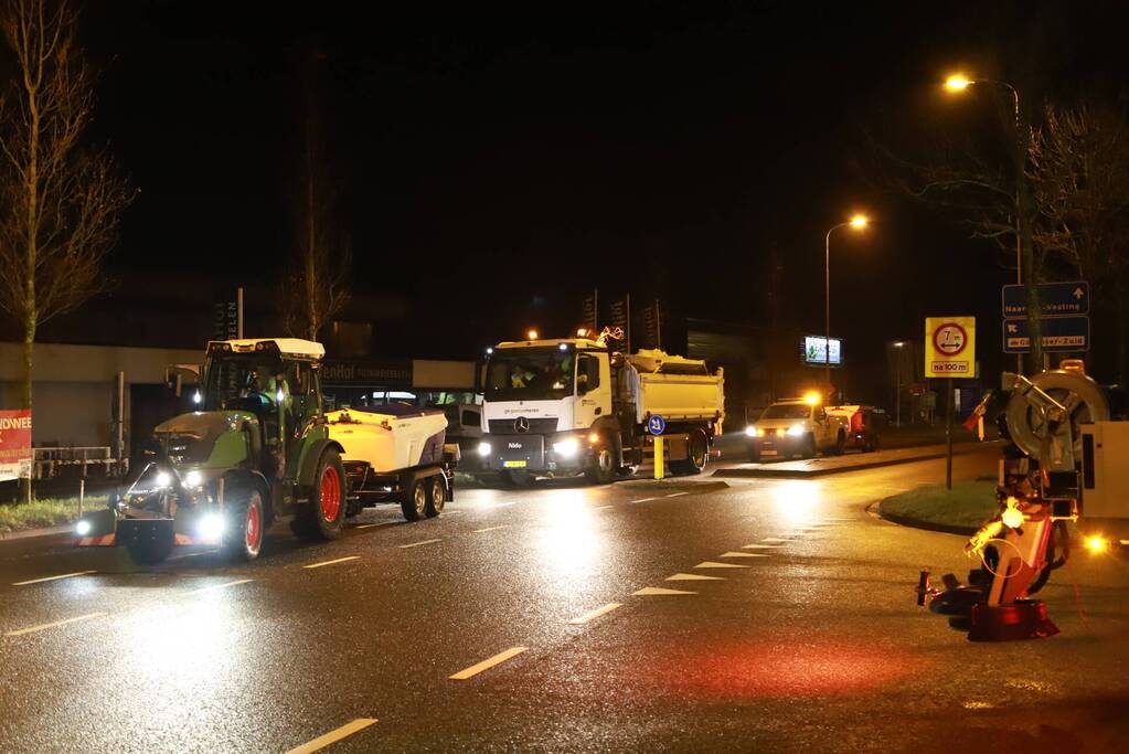 Persoon met scooter onderuit door gladheid