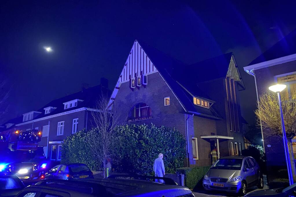 Persoon gecontroleerd na woningbrand