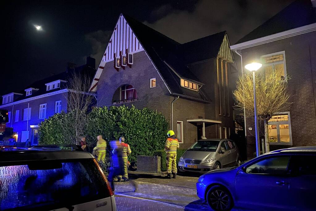 Persoon gecontroleerd na woningbrand