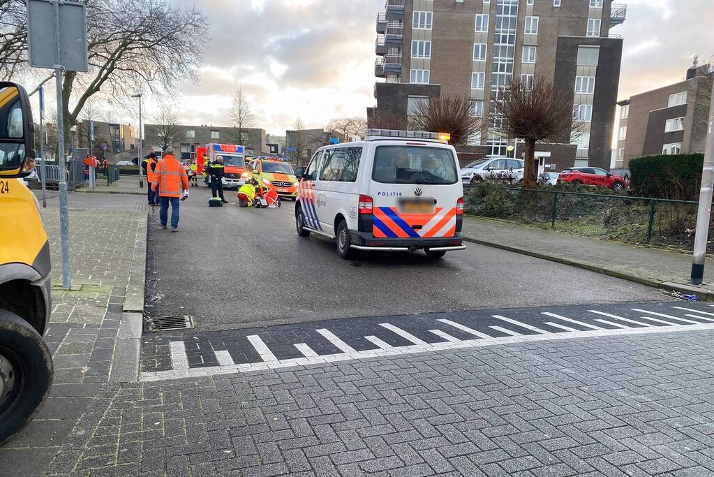 Persoon gewond door glad wegdek