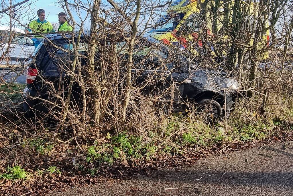 Automobilist eindigt in bosschage