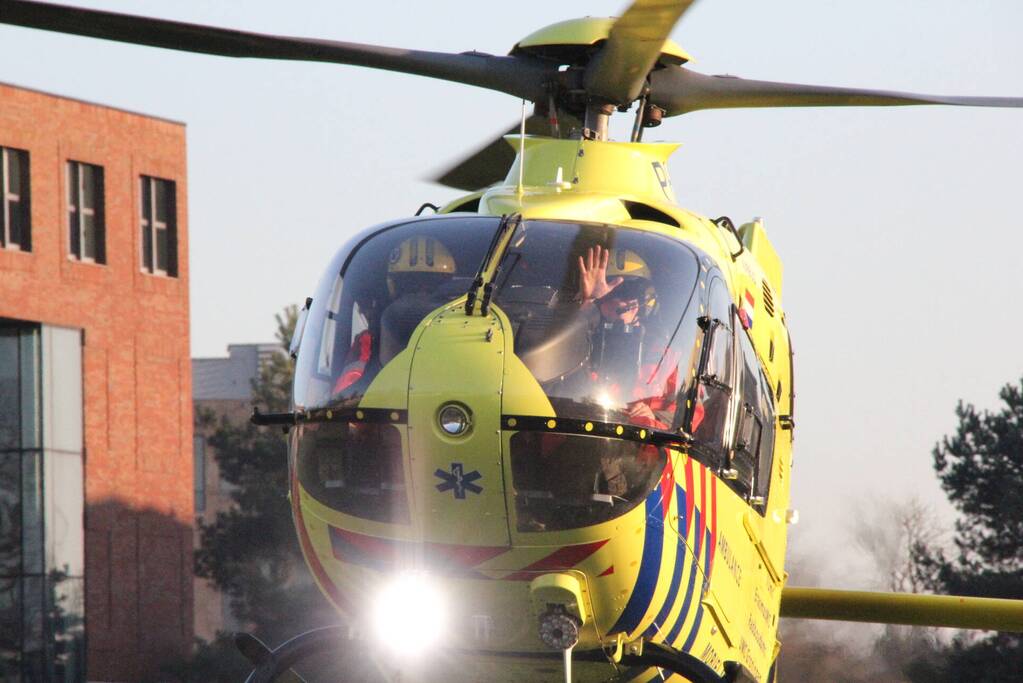 Traumahelikopter trekt veel bekijks