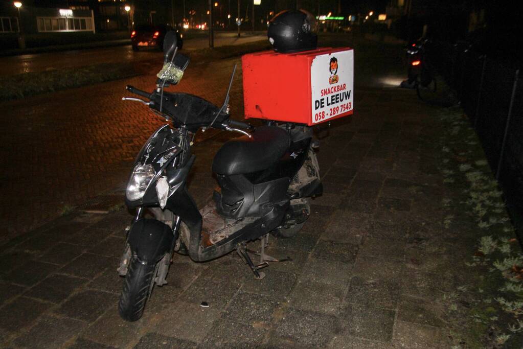 Twee maaltijd bezorgers met elkaar in botsing